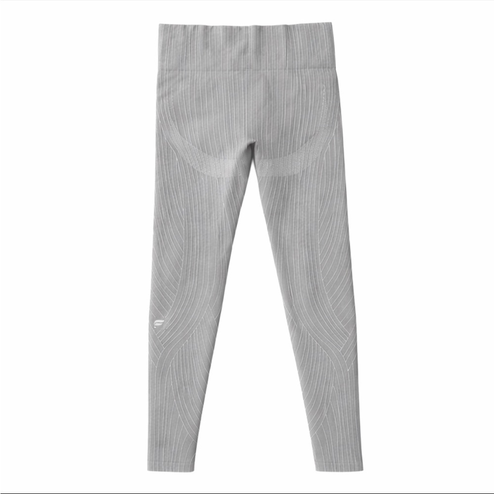 Fabletics Seamless High-Waisted Linework Leggings. - Picture 2 of 14